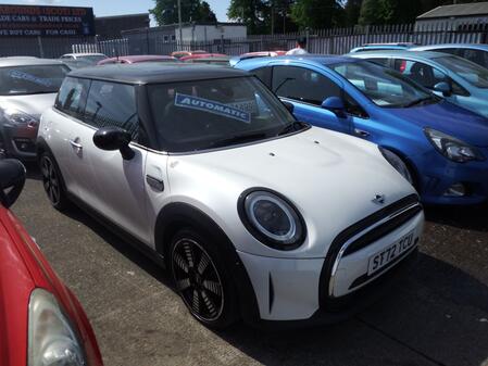 MINI HATCH 1.5 3-Door Hatch Cooper Exclusive
